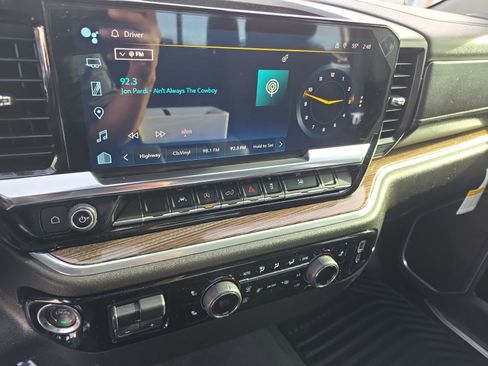 New 2025 Chevrolet Silverado 1500 LT w/ Convenience Package II image 18