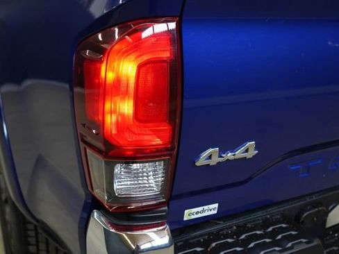 Used 2022 Toyota Tacoma SR5 AWD/4WD image 62