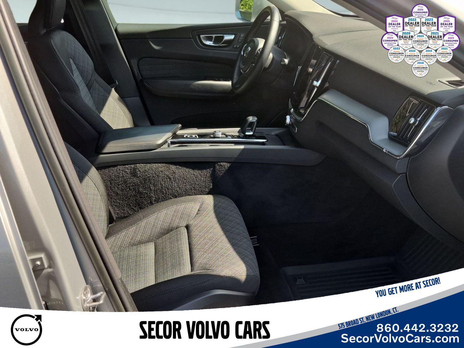Used 2023 Volvo XC60 B5 Core AWD/4WD image 22