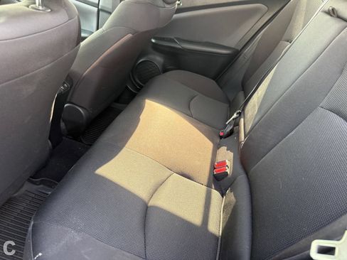 Used 2022 Toyota Prius L Eco FWD image 11