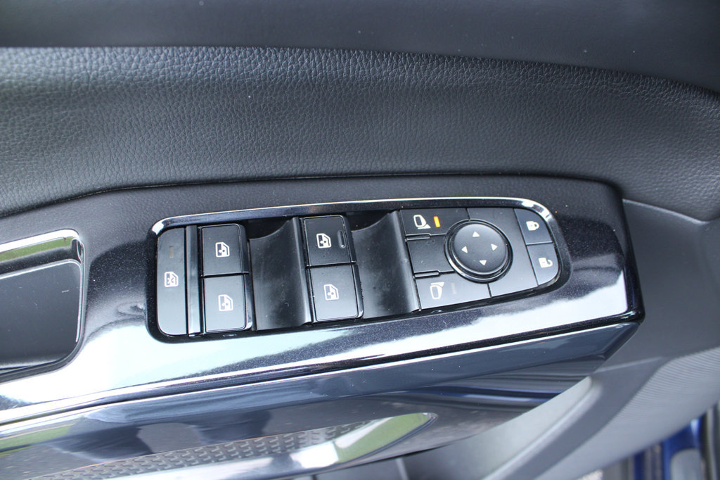 Used 2022 Nissan Pathfinder SV AWD/4WD image 32