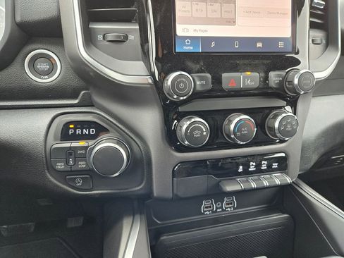 New 2026 RAM 1500 Express AWD/4WD image 21