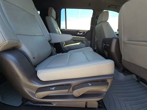 Used 2022 Chevrolet Suburban Z71 w/ Z71 Off-Road Package image 16