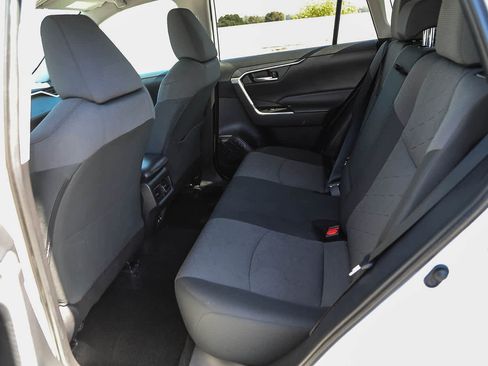 Certified 2020 Toyota RAV4 XLE w/ Carpet Mat Package FWD image 19
