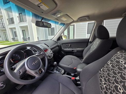 Used 2011 Kia Soul + w/ Audio Pkg FWD image 32