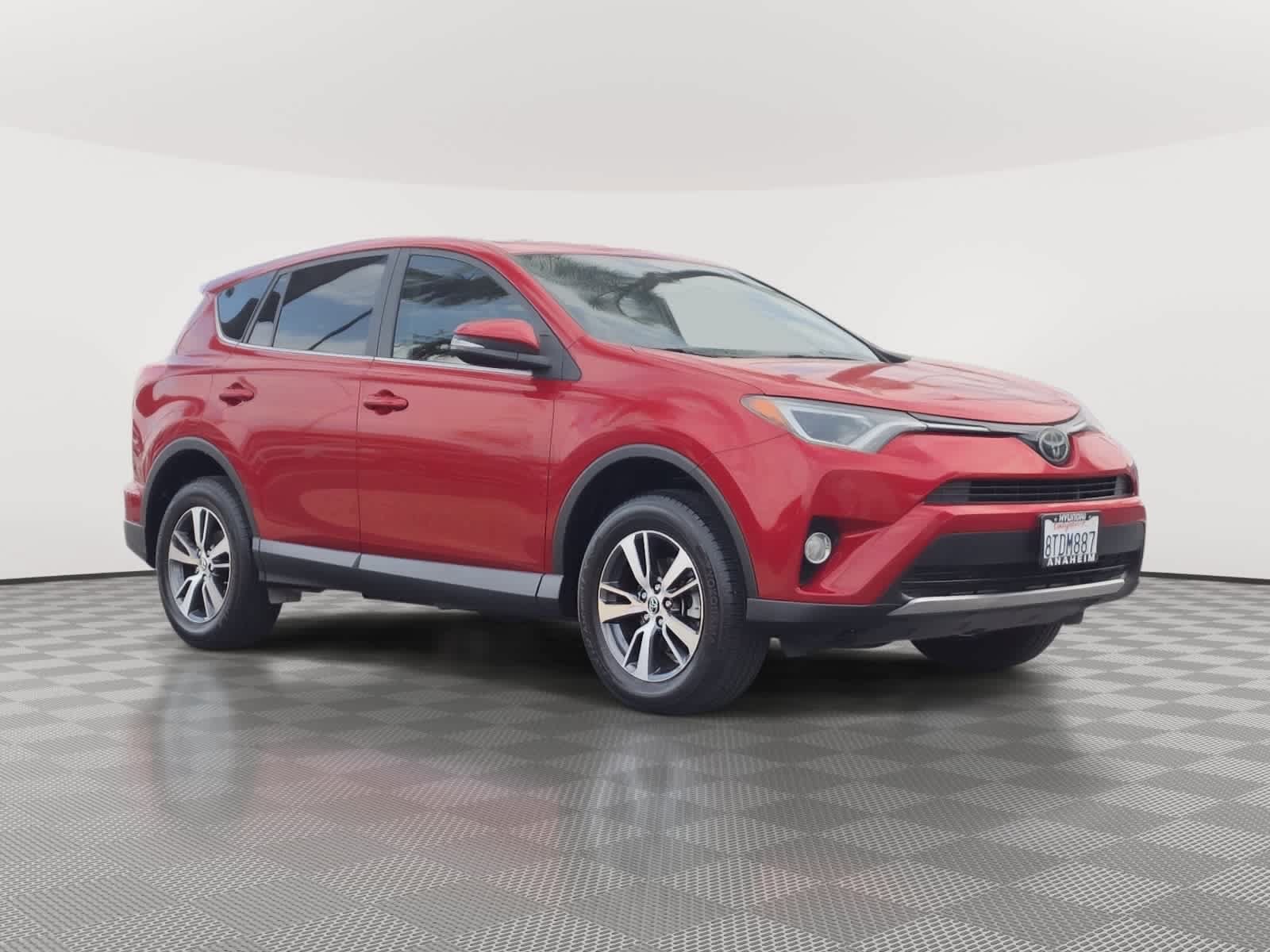 Used 2018 Toyota RAV4 XLE w/ All Weather Liner Package FWD image 3
