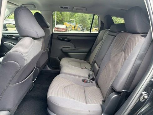 Certified 2025 Toyota Highlander LE FWD image 14