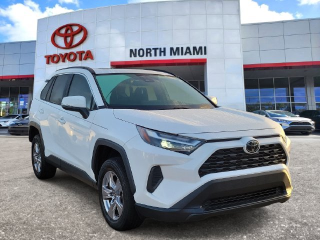 Used 2022 Toyota RAV4 XLE w/ Convenience Package FWD image 1