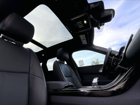 Used 2025 Land Rover Range Rover Velar Dynamic SE image 22