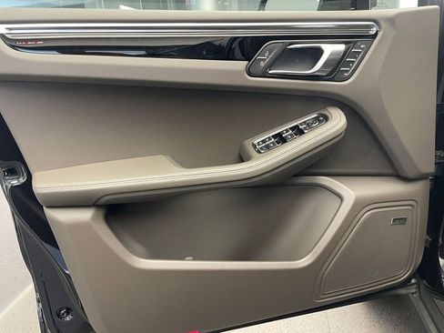 New 2026 Porsche Macan AWD/4WD image 22