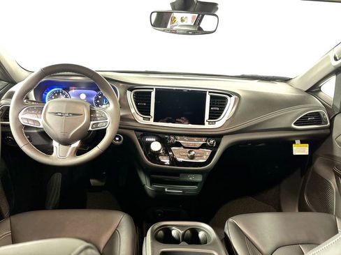 New 2026 Chrysler Pacifica Select AWD/4WD image 18