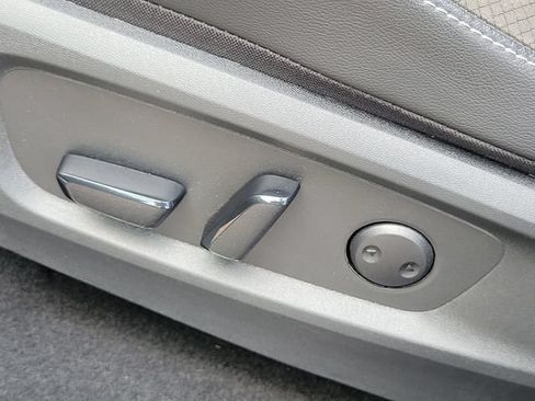 Used 2025 Nissan Pathfinder SL AWD/4WD image 6