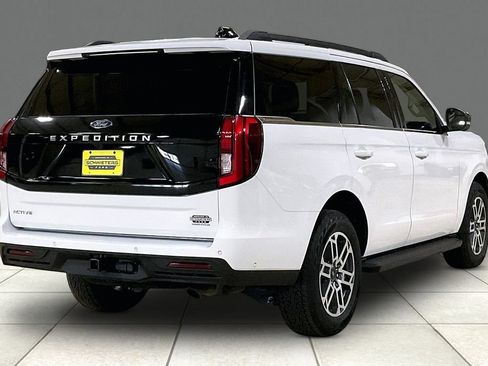 Certified 2025 Ford Expedition Active AWD/4WD image 12