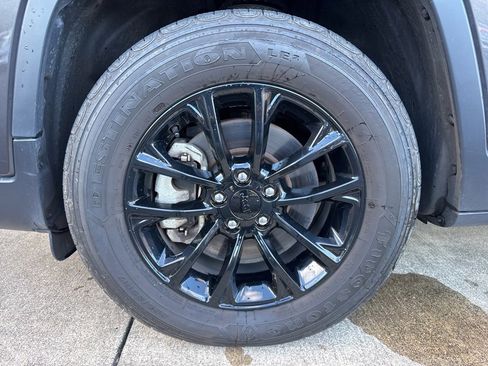 Used 2023 Jeep Cherokee Altitude Lux image 15