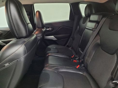 Used 2018 Jeep Cherokee Latitude Plus image 18