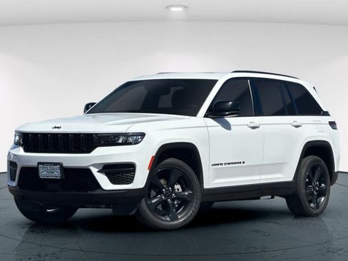 Used 2023 Jeep Grand Cherokee Altitude AWD/4WD image 1