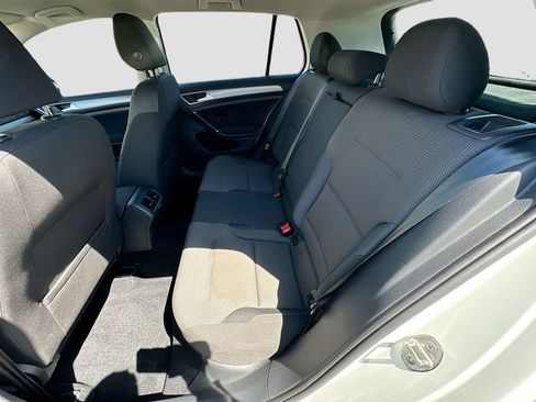 Used 2017 Volkswagen Golf S image 29