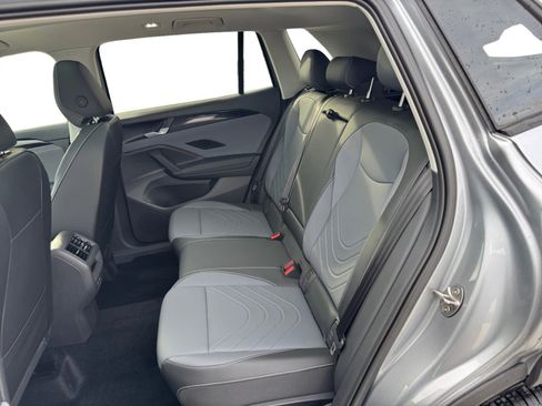 New 2025 Volkswagen Tiguan SE image 5