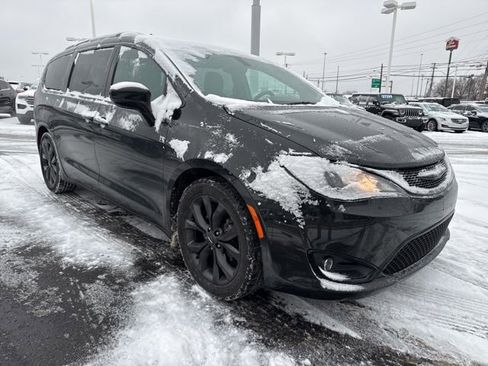 Used 2019 Chrysler Pacifica Touring-L Plus w/ S Appearance Package image 1