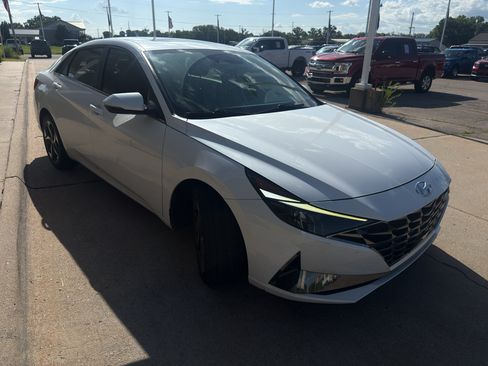Used 2023 Hyundai Elantra Limited w/ Cargo Package FWD image 7