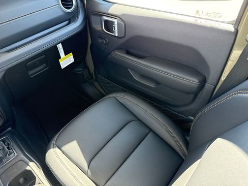 New 2026 Jeep Gladiator Sport AWD/4WD image 16