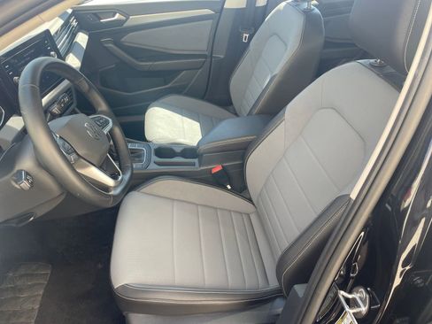 Used 2025 Volkswagen Jetta SE image 37