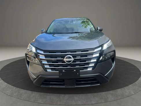 Used 2024 Nissan Rogue SV FWD image 2