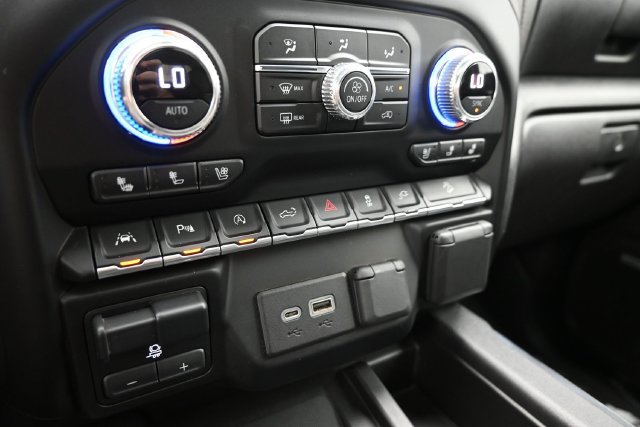 Used 2020 GMC Sierra 1500 AT4 w/ AT4 Premium Package AWD/4WD image 33