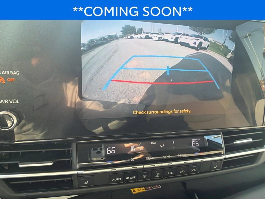 Used 2025 Toyota Sienna XLE FWD image 16