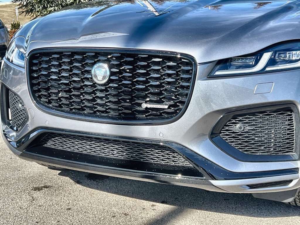 Used 2025 Jaguar F-PACE R-Dynamic S AWD/4WD image 9