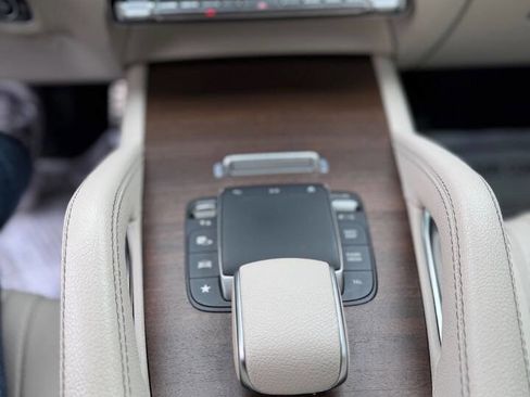 Used 2021 Mercedes-Benz GLS 450 4MATIC image 19