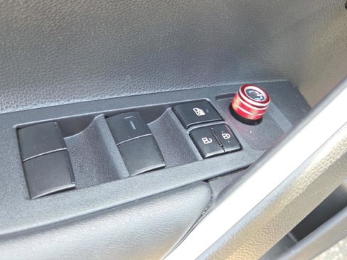 Used 2024 Toyota Corolla Cross L FWD image 16