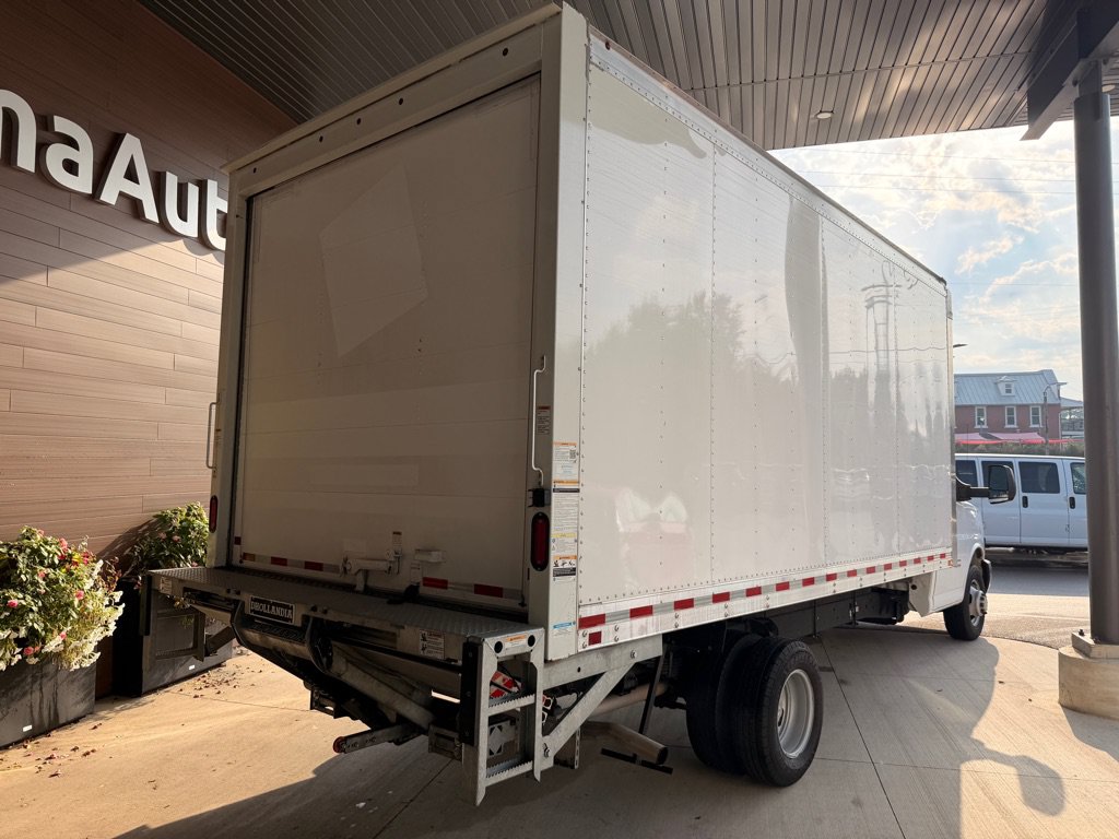 Used 2025 Chevrolet Express 4500 Extended w/ Power Convenience Package RWD image 7
