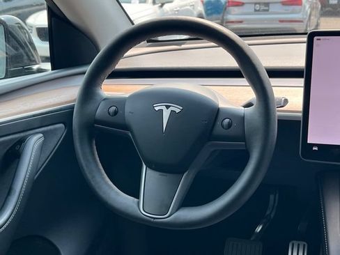 Used 2025 Tesla Model Y Long Range AWD/4WD image 14