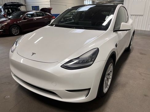 Used 2021 Tesla Model Y Long Range image 7