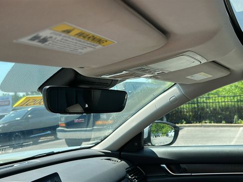 Used 2018 Honda Accord Touring image 24