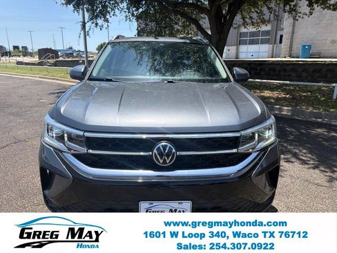 Used 2022 Volkswagen Taos SEL w/ Panoramic Sunroof Package AWD/4WD image 9