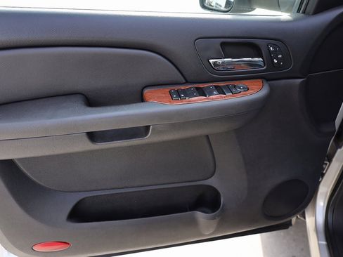 Used 2008 GMC Sierra 2500 SLT w/ Z71 Off-Road Package image 10