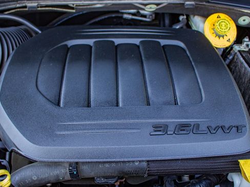 Used 2019 Dodge Grand Caravan SE FWD image 32