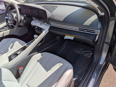 Used 2025 Hyundai Elantra Limited FWD image 36