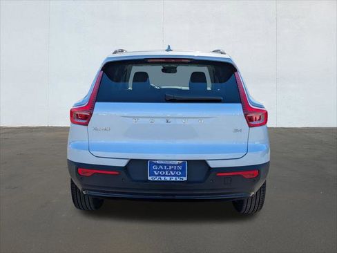 New 2026 Volvo XC40 B4 Plus w/ Climate Package image 5