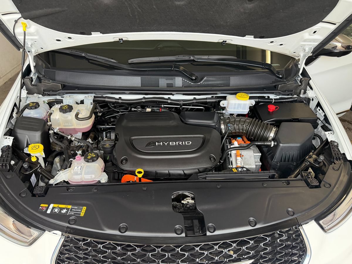 Used 2023 Chrysler Pacifica Limited FWD image 36