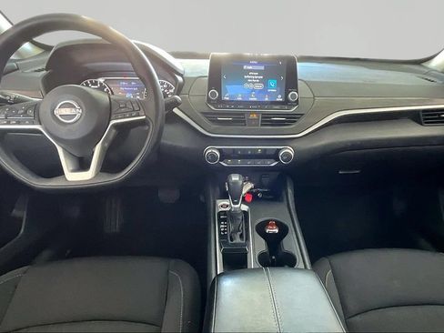 Used 2025 Nissan Altima 2.5 SV FWD image 9