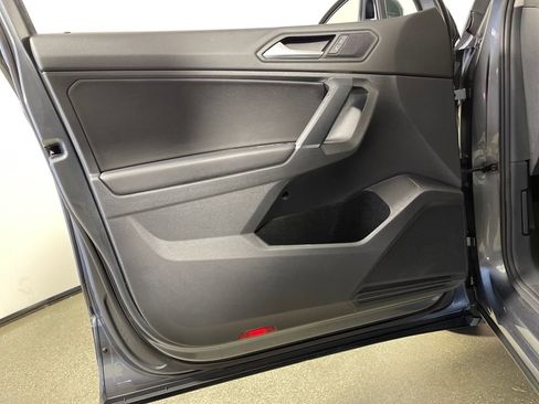 Used 2020 Volkswagen Tiguan SE w/ Panoramic Sunroof Package image 19