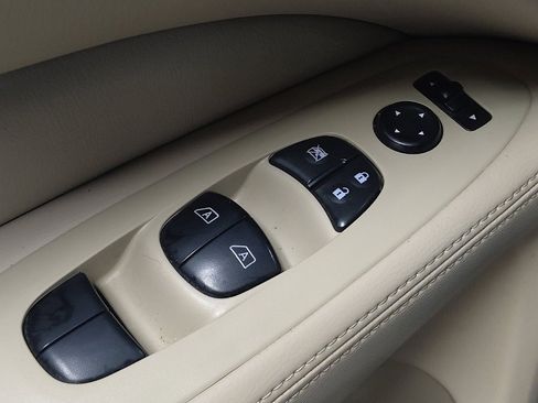 Used 2017 Nissan Pathfinder Platinum image 27