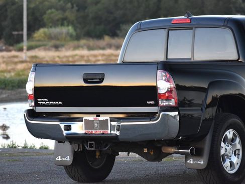 Used 2015 Toyota Tacoma 4x4 Double Cab w/ TRD Off-Road Package image 21