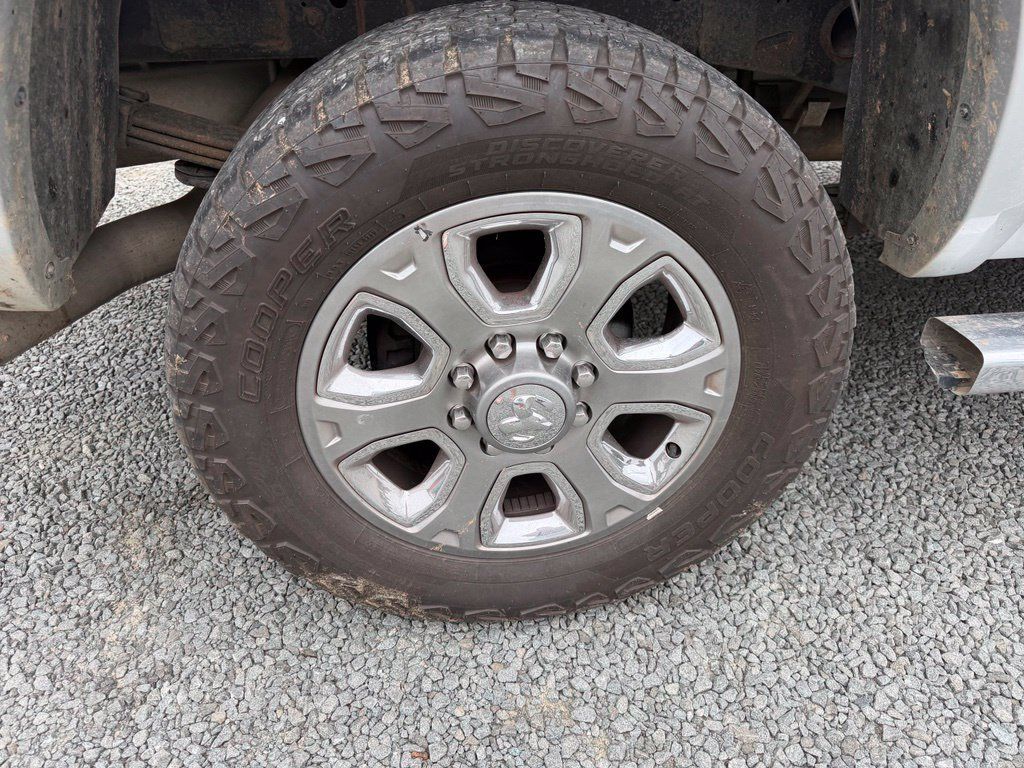Used 2018 RAM 3500 Laramie AWD/4WD image 9