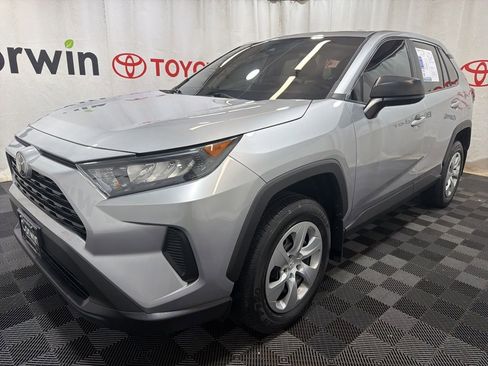 Used 2022 Toyota RAV4 LE image 3