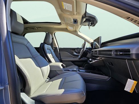 New 2026 Lincoln Corsair Premiere image 14