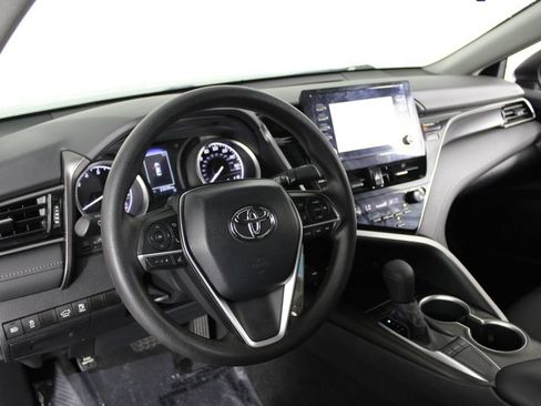 Used 2022 Toyota Camry LE FWD image 17
